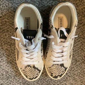 Barely worn Steve Madden sneakers